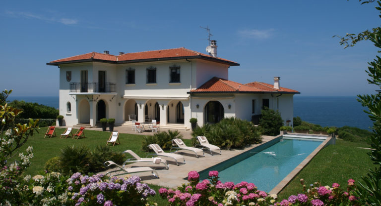 Pour vos vacances, offrez-vous le rêve : louez une villa de luxe en France !