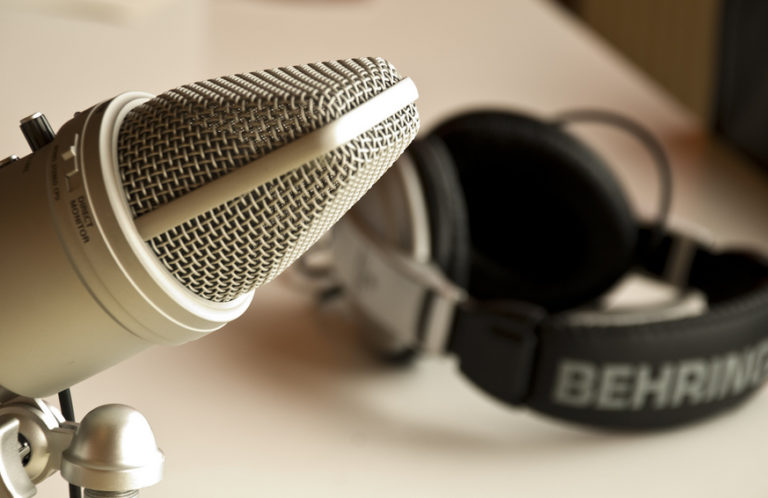 Pourquoi y a t-il autant de “radios-poubelles” au Québec ?