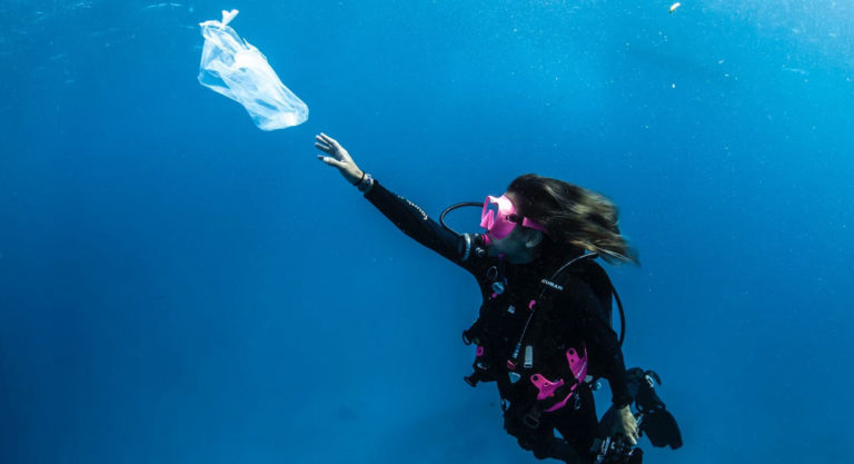 Une discussion sur la lutte contre le plastique dans les océans le 11 juillet à Montréal