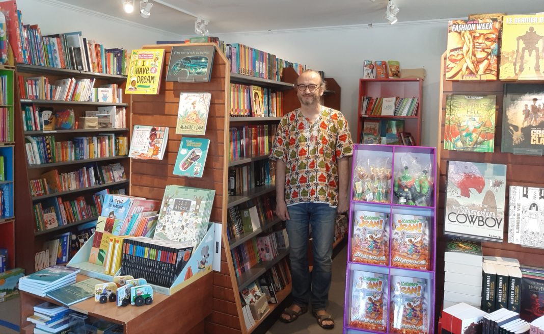 La librairie L'ArLa librairie L'Arlequin avec aussi des magazines français aussi